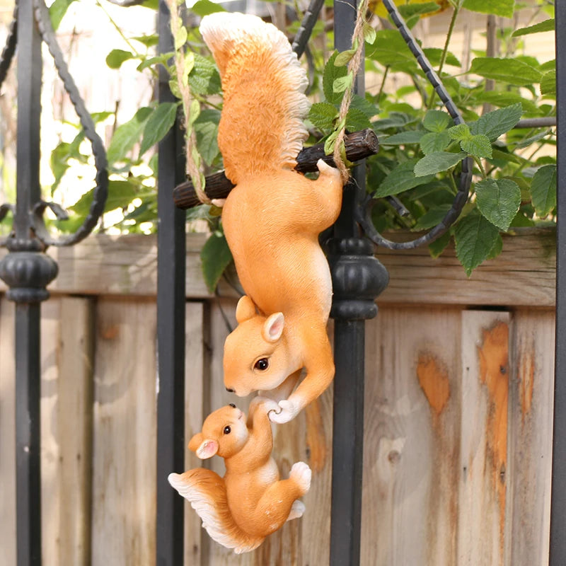 1pc Creative Climbing Rope Squirrel Figurine - Perfect forGarden & Outdoor Decoration!